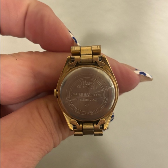 Vintage Timex Gold Watch with White mother of pearl Face - Picture 5 of 5